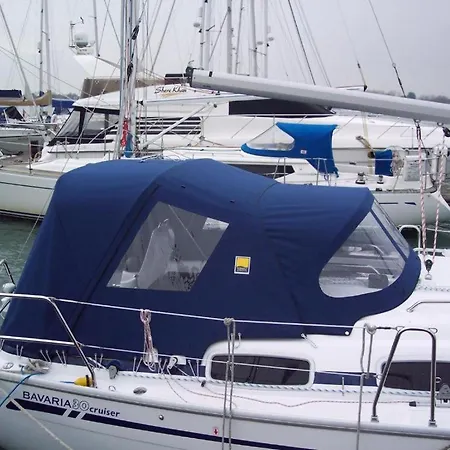 Yacht 38 Botel *