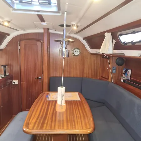 Yacht 38 Botel *