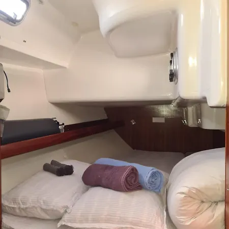 Botel Yacht 38 *